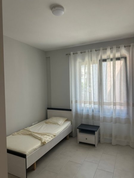 Tirane, jepet me qera apartament 2+1+Ballkon Kati 3, 110 m² 650 € (Kodra e Diellit)
