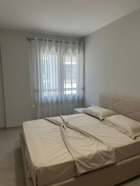Tirane, jepet me qera apartament 2+1+Ballkon Kati 3, 110 m² 650 € (Kodra e Diellit)
