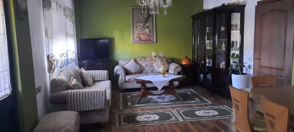 Tirane, jepet me qera apartament 2+1+Ballkon Kati 3, 130 m² 500 € (QYTET STUDENTI)