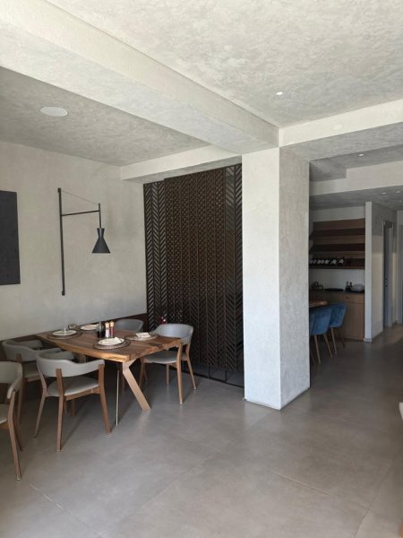 Tirane, shitet bar-resorant Kati 0, 110 m² 300.000 € 