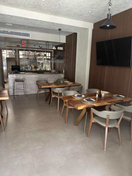 Tirane, shitet bar-resorant Kati 0, 110 m² 300.000 € 