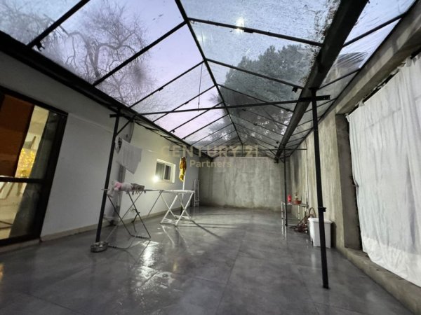 Tirane, jepet me qera 2+1 Kati 2, 95 m² 800 €  0685136913