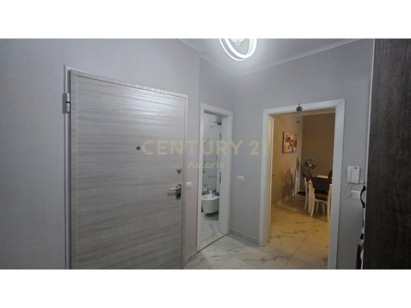 Tirane, jepet me qera apartament 2+1 Kati 4, 116 m² 500 € 