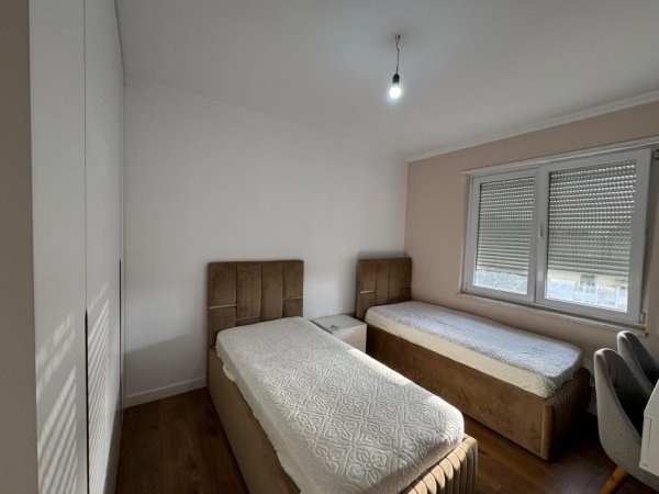 Tirane, jepet me qera apartament 2+1+Ballkon Kati 5, 120 m² 900 € (Rruga elbasanit)