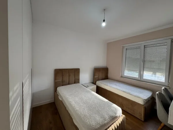 Tirane, jepet me qera apartament 2+1+Ballkon Kati 5, 120 m² 900 € (Rruga elbasanit)