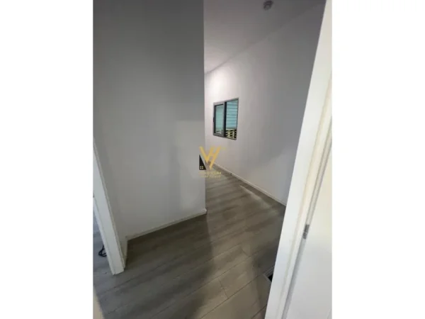 Tirane, shitet magazine Kati 0, 1.100 m² 650.000 € (VORE)