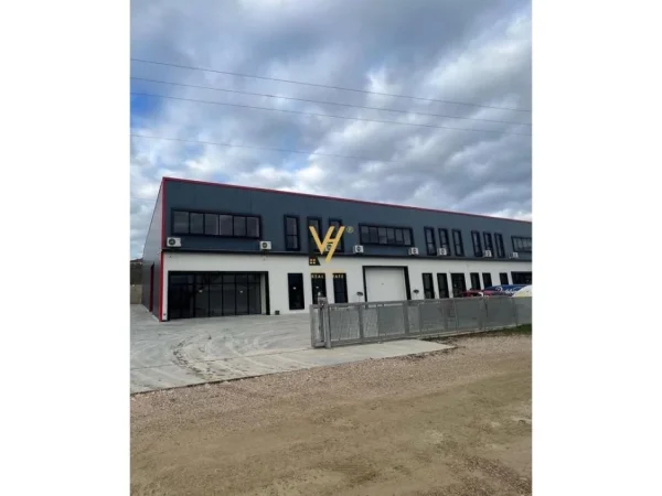Tirane, shitet magazine Kati 0, 1.100 m² 650.000 € (VORE)