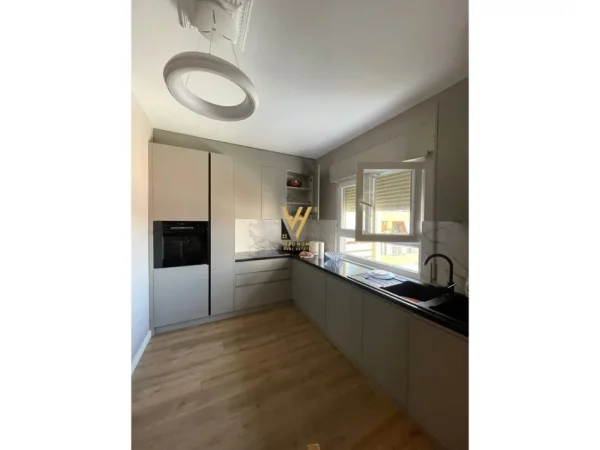 Tirane, shitet apartament 2+1+Aneks+Ballkon , 119 m² 300.000 € (RRUGA FORTUZI)