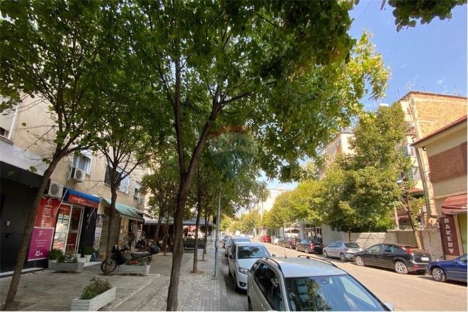 Tirane, shitet dyqan Kati 0, 150 m² 750.000 € (Rruga Fortuzi ID: 530171090-1107)