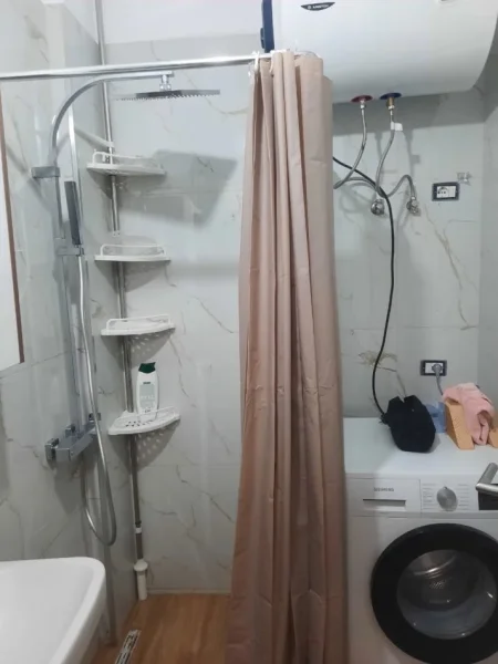 Tirane, jepet me qera apartament 1+1 Kati 1, 56 m² 600 € (Myslym shyri)
