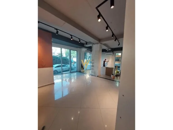 Tirane, jepet me qera dyqan Kati 0, 74 m² 1.000 € (TREGU ELEKTRIK)