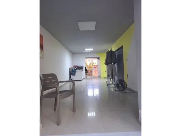 Tirane, jepet me qera dyqan Kati 0, 55 m² 600 € (SHKOLLA E BALETIT)