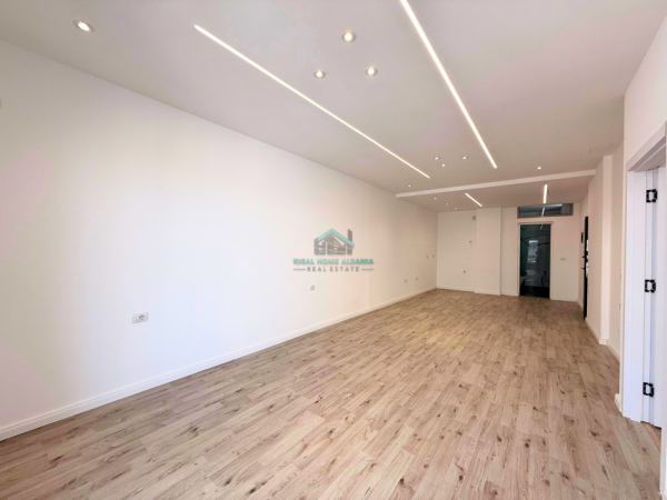Vlore, shitet apartament 1+1+Ballkon Kati 9, 78 m² 120.000 € (Prane Zjarrefikses-Pjeserisht pamje nga deti)