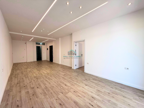 Vlore, shitet apartament 1+1+Ballkon Kati 9, 78 m² 120.000 € (Prane Zjarrefikses-Pjeserisht pamje nga deti)