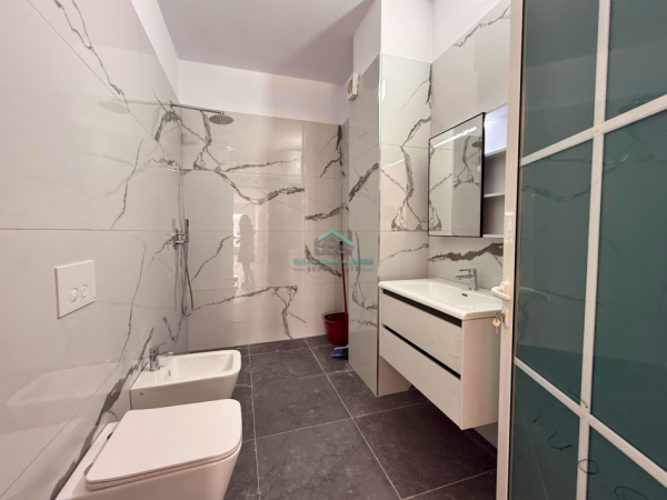 Vlore, shitet apartament 1+1+Ballkon Kati 9, 78 m² 120.000 € (Prane Zjarrefikses-Pjeserisht pamje nga deti)