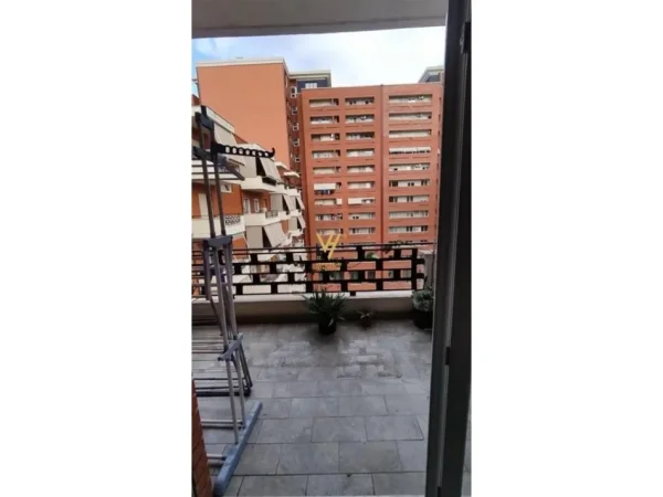 Tirane, jepet me qera apartament 2+1+Ballkon , 80 m² 550 € (YZBERISHT)