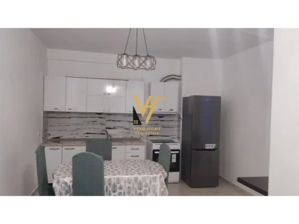 Tirane, jepet me qera apartament 2+1+Ballkon , 80 m² 550 € (YZBERISHT)