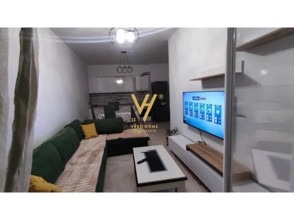 Tirane, jepet me qera apartament 2+1+Ballkon , 80 m² 550 € (YZBERISHT)