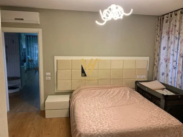 Tirane, jepet me qera apartament 2+1+Ballkon Kati 2, 96 m² 800 € (KONTAKTI 21 DHJETORI)