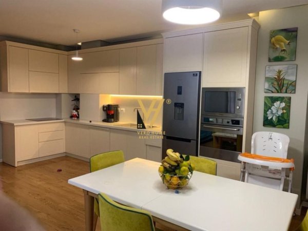 Tirane, jepet me qera apartament 2+1+Ballkon Kati 2, 96 m² 800 € (KONTAKTI 21 DHJETORI)