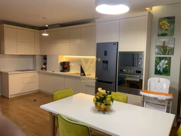 Tirane, jepet me qera apartament 2+1+Ballkon Kati 2, 96 m² 800 € (KONTAKTI 21 DHJETORI)