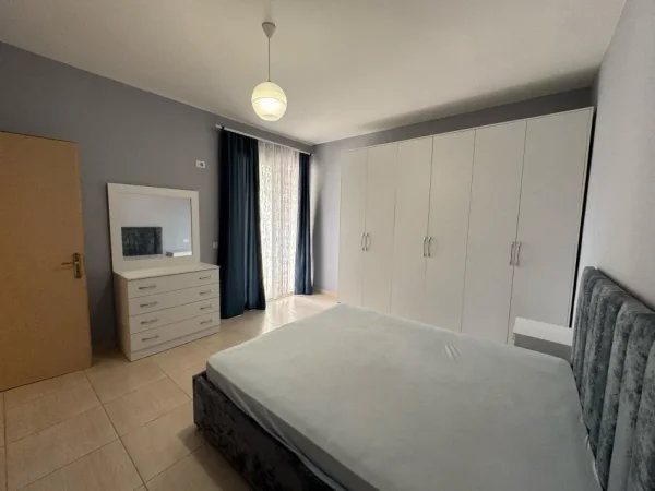 Tirane, jepet me qera apartament 2+1 Kati 3, 110 m² 550 € (Market Jata)