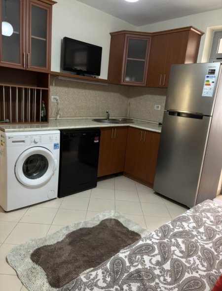 Tirane, jepet me qera apartament 1+1+Ballkon Kati 1, 70 m² 450 € (MYSLYM SHYRI)