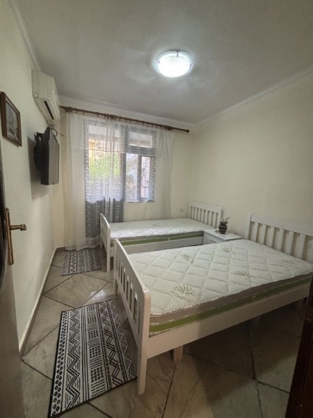 Tirane, jepet me qera apartament 1+1+Ballkon Kati 1, 70 m² 450 € (MYSLYM SHYRI)