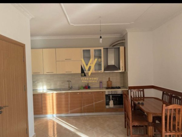 Tirane, jepet me qera apartament 2+1+Ballkon , 92 m² 450 € (FRESK)