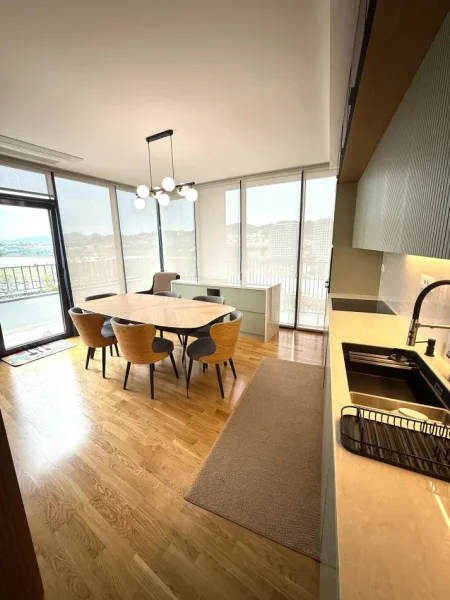 Tirane, shitet apartament 4+1 , 214 m² 700.000 € 