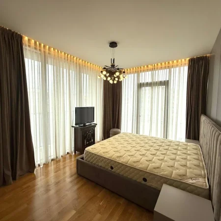 Tirane, shitet apartament 4+1 , 214 m² 700.000 € 