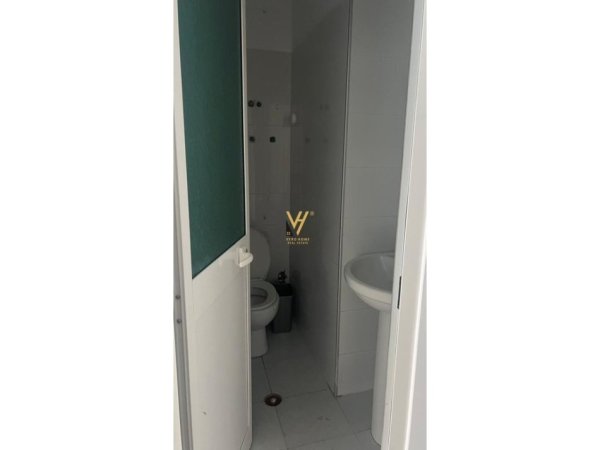Tirane, jepet me qera dyqan Kati 0, 26 m² 400 € (SHALLVARET)
