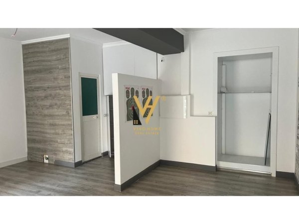 Tirane, jepet me qera dyqan Kati 0, 26 m² 400 € (SHALLVARET)
