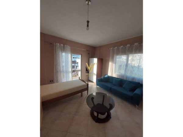 Tirane, jepet me qera apartament 2+1+Ballkon Kati 2, 65 m² 450 € (TREGU ELEKTRIK)