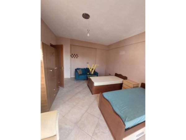 Tirane, jepet me qera apartament 2+1+Ballkon Kati 2, 65 m² 450 € (TREGU ELEKTRIK)