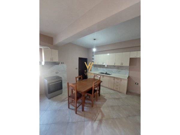 Tirane, jepet me qera apartament 2+1+Ballkon Kati 2, 65 m² 450 € (TREGU ELEKTRIK)