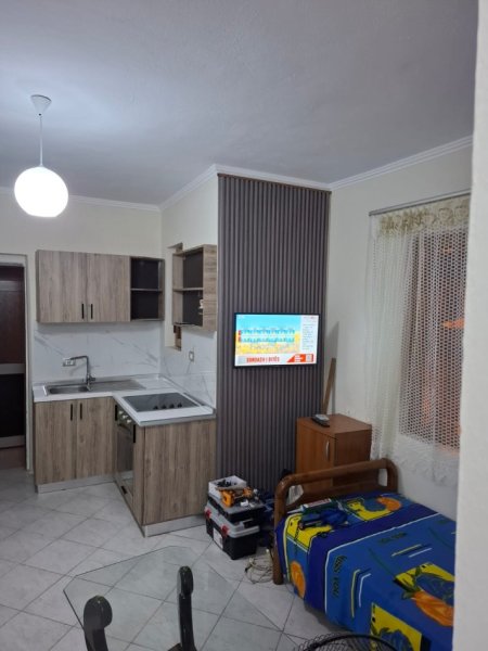 Tirane, jepet me qera garsonier 1+1 Kati 1, 42 m² 300 € (Brryli)