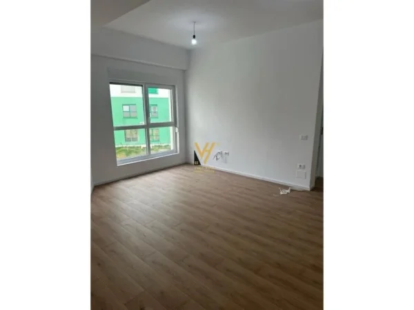 Tirane, jepet me qera apartament 1+1+Ballkon Kati 3, 60 m² 400 € (ALI DEMI)