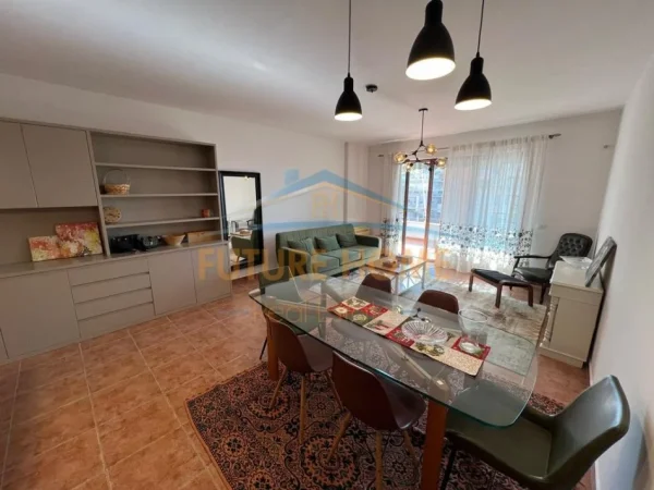 Tirane, jepet me qera apartament 2+1+2, Kati 5, 1.000 €