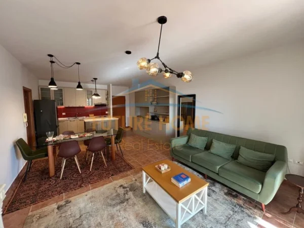 Tirane, jepet me qera apartament 2+1+2, Kati 5, 1.000 €