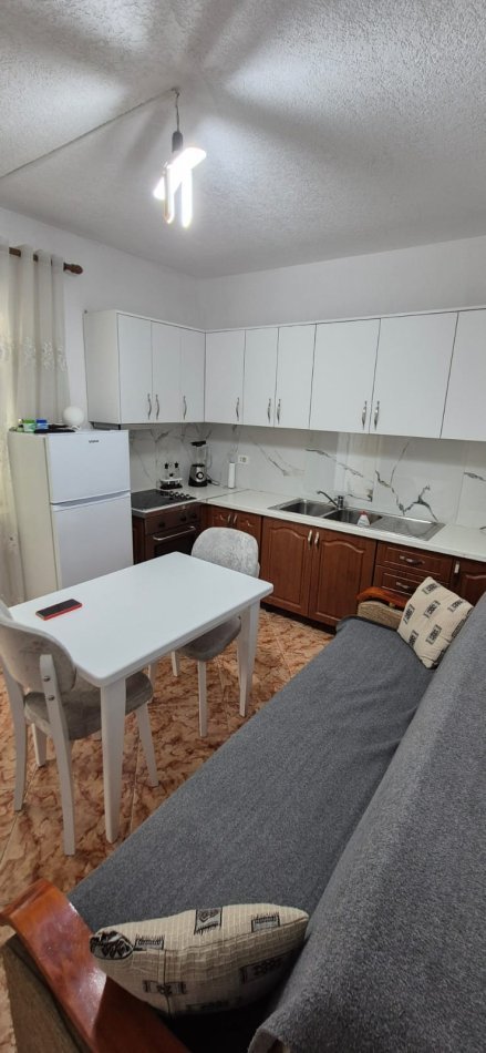 Tirane, jepet me qera apartament 1+1 Kati 1, 50 m² 400 € (Fakukteti i Mjeksise)