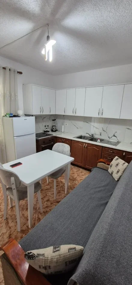 Tirane, jepet me qera apartament 1+1 Kati 1, 50 m² 400 € (Fakukteti i Mjeksise)