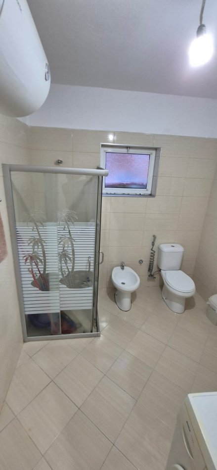 Tirane, jepet me qera apartament 1+1 Kati 1, 50 m² 400 € (Fakukteti i Mjeksise)