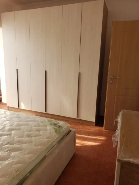 Tirane, jepet me qera apartament 2+1 Kati 9, 105 m² 650 € (KOMUNA E PARISIT)