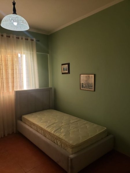 Tirane, jepet me qera apartament 2+1 Kati 9, 105 m² 650 € (KOMUNA E PARISIT)