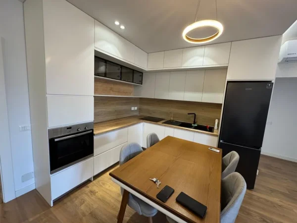 Tirane, jepet me qera apartament 2+1 Kati 4, 100 m² 900 € (Rruga e Elbasanit)