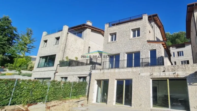 Tirane, shitet Vile 4 Katshe , 500 m² 950.000 € (Secret Garden Residence TEG)