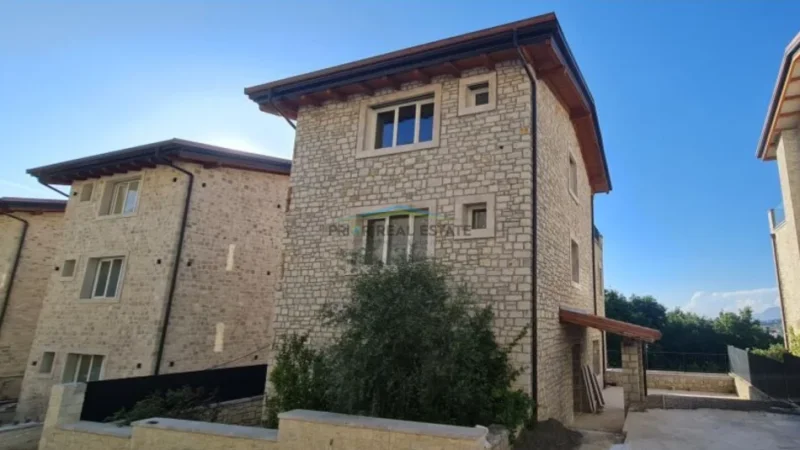 Tirane, shitet Vile 4 Katshe , 500 m² 950.000 € (Secret Garden Residence TEG)