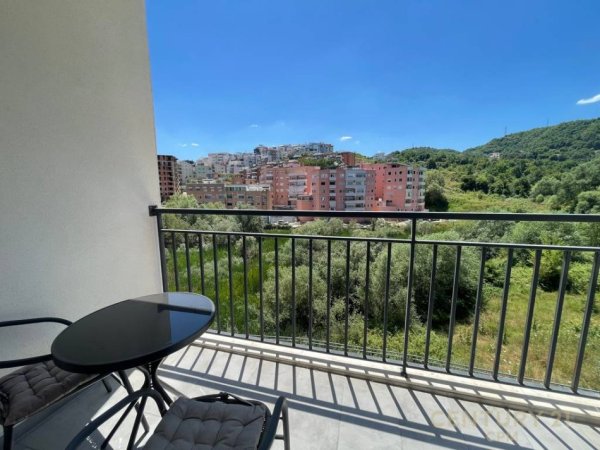 Tirane, jepet me qera apartament 2+1+Aneks+Ballkon Kati 2, 96 m² 750 € (Kodra e Diellit)