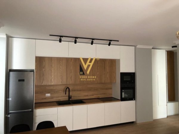 Tirane, jepet me qera apartament 2+1+Ballkon Kati 8, 95 m² 1.200 € (DELIJORGJI)